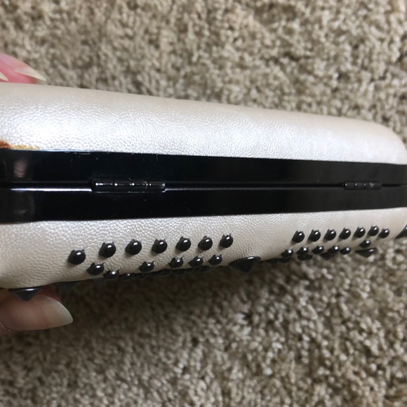 KoKo / Boohoo Skull Clutch - Picture 9 of 16